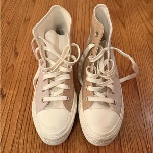 Converse High-Top platform two tone Sneakers in White and Tan